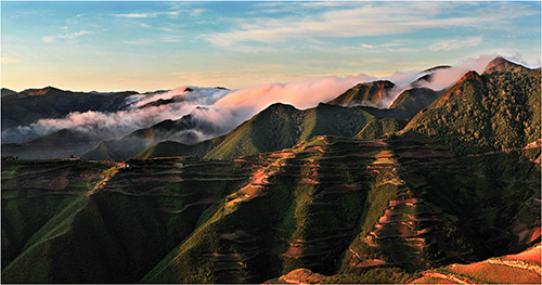 关山最新招，邂逅自然美景，寻求内心平和与宁静之旅